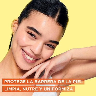 Piel radiante y uniforme gracias al Gel Limpiador Garnier con vitamina C y glicerina.